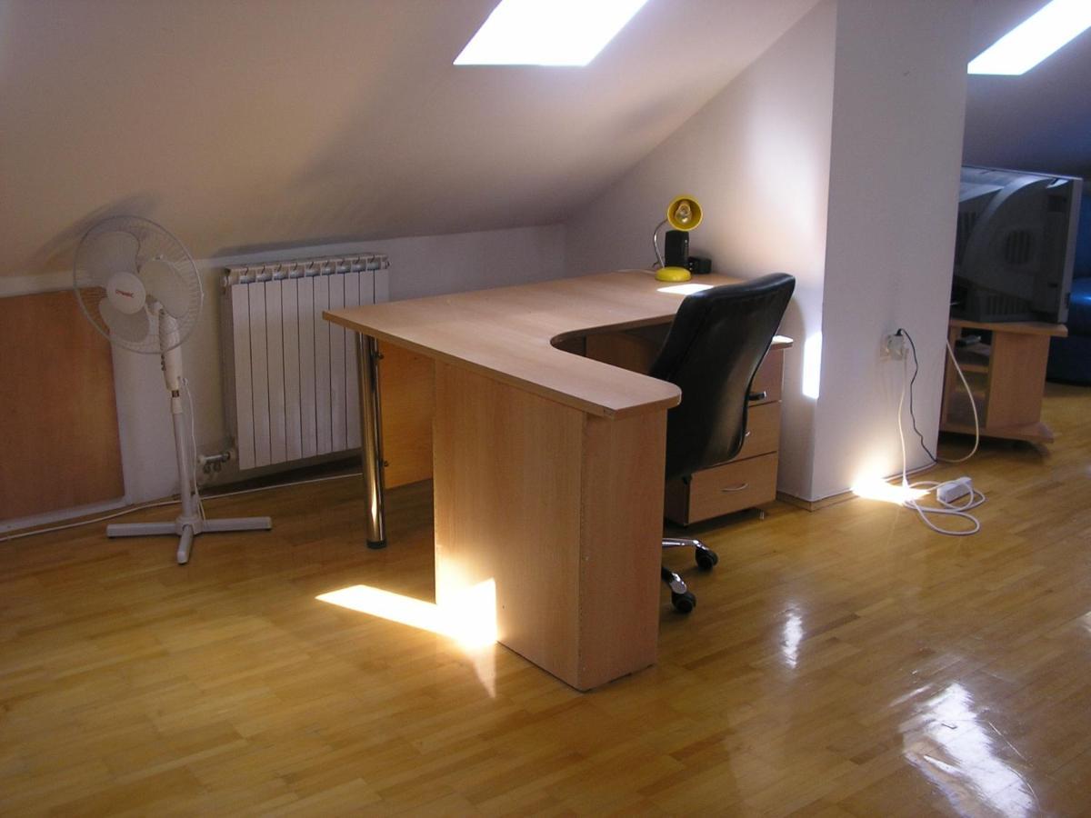 Suncano Potkrovje U Centru Apartment Скопие Екстериор снимка